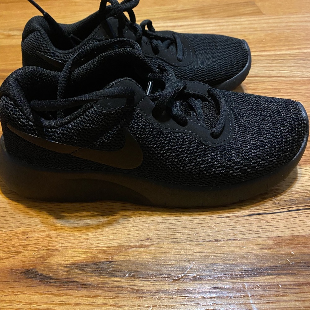 Little Boys Nike shoes in black size 13 in new condition